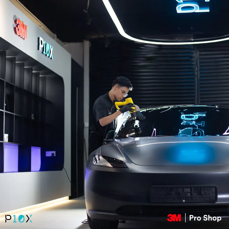 Car window tint installation Malaysia clean room environment at professional shop